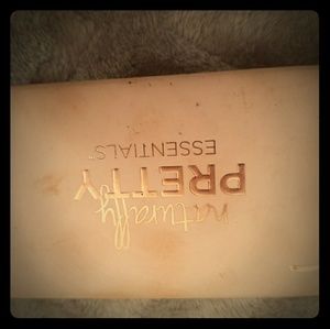 It cosmetics naturally pretty palette